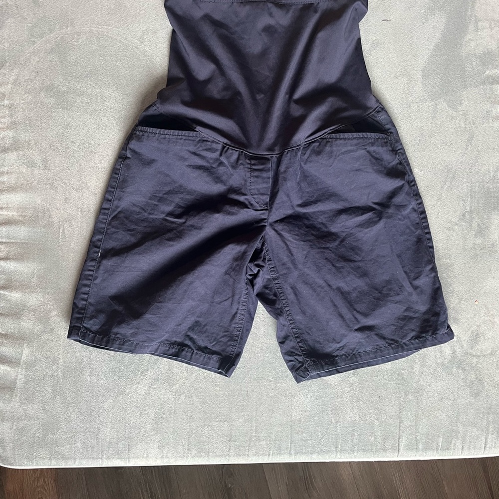 GAP cotton Navy maternity long shorts. size 6